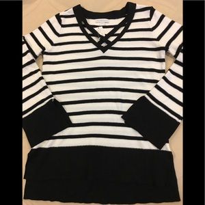 Stripe black and white V-neck sweater